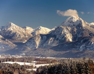 Der Säuling im Winter nahe des Landhotel Gockelwirt in Eisenberg im Allgäu.