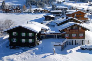 Alpenhof Jäger Außenansicht Winter