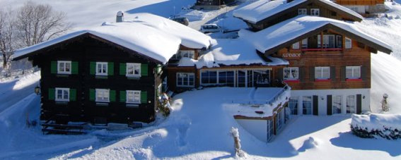 Alpenhof Jäger Außenansicht Winter