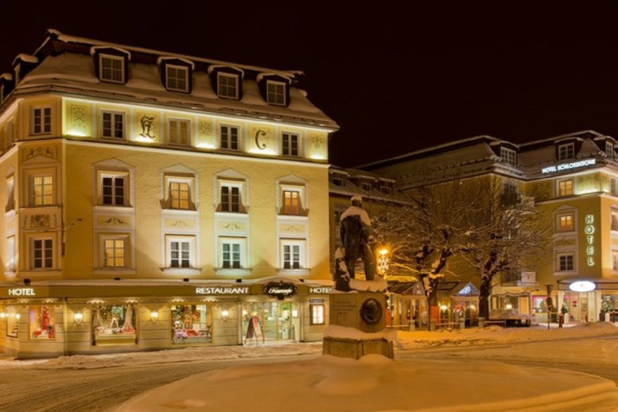 Außenansicht des Hotels Schlosskrone in Füssen im Winter