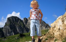 Familotel Bavaria Kind Wanderung Sommer