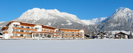 Hotel Alpenhof Außenansicht Winter
