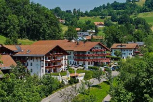 Koenigshof Hotel Resort Außenansicht Sommer