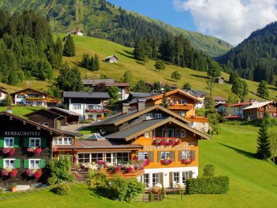 Alpenhof Jäger Außenansicht Sommer