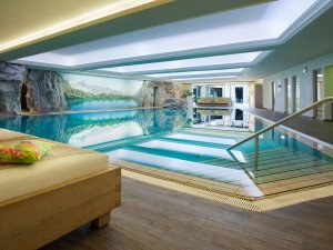 Eindruck vom Innenpool im Hotel Franks in Oberstdorf.