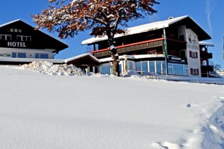 Hotel Alpenblick Außenansicht Winter