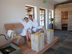 Einblick in den Wellnessbereich mit Sauna im Landhotel Gockelwirt in Eisenberg.