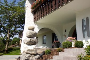 Koenigshof Health and View Außenansicht Sommer