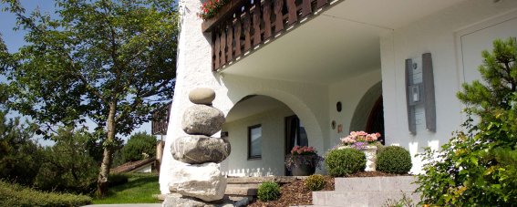 Koenigshof Health and View Außenansicht Sommer