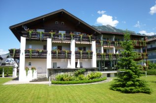 Hotel Garni Schellenberg Außenansicht Sommer