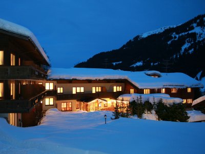 Ferienhotel Almajur Außenansicht Winter