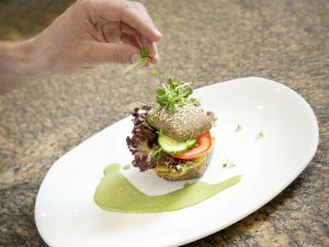 Ansprechend angerichtete Speise im Biohotel Eggensberger in Füssen / Hopfen am See