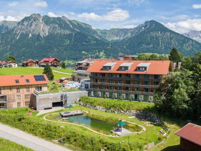 Hotel Oberstdorf Außenansicht Sommer