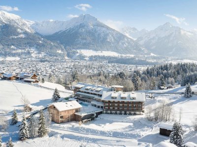 Hotel Oberstdorf Außenansicht Winter