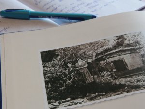 Ein Fotoalbum mit alten Bildern im Hotel Prinz-Luitpold-Bad in Bad Hindelang.