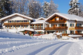 Landhotel_Alphorn_Außenansicht_Winter