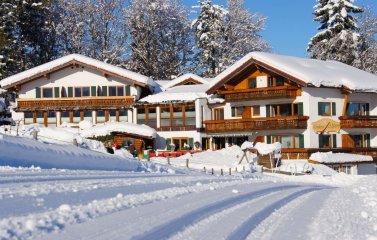 Landhotel Alphorn Außenansicht Winter