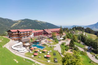 Familhotel Allgäuer Berghof Außenansicht Sommer