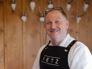 Hotelier und zugleich Koch Ludger Fetz vom Das Freiberg Romantik Hotel in Oberstdorf.