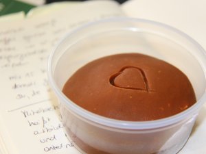 Eine ansprechend angerichtete Speise im Freiberg Romantik Hotel in Oberstdorf.