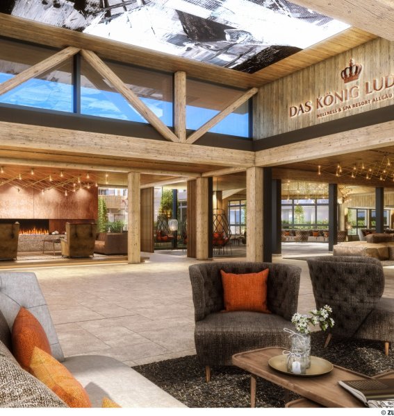 Einblick in die helle und gemütliche Lounge mit vielen Sitzgelegenheiten im Hotel König Ludwig in Schwangau