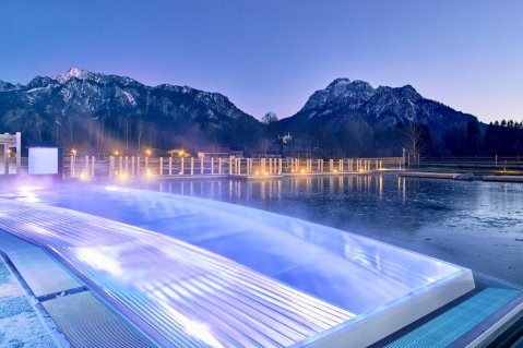 Hotel Koenig Ludwig Außenpool Abend