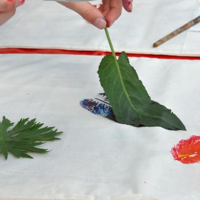 Stoffdruck mit Blättern