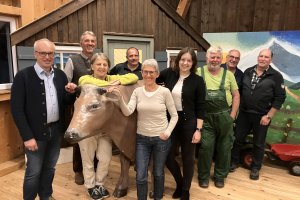 Der neue Vorstand und Ausschuss des Museumsvereins des Allgäuer Bergbauernmuseums: Von links Vorsitzender Siegfried Zengerle, Kassier Albert Perner, Barbara Holzmann, Reinhold Sontheim, Rosi Oppold, Zweite Vorsitzende Philine Blees, Richard Wiedemann, Peter Kohlross und Hubert Ritter.