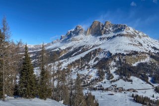 Blick auf den Rosengarten und das Klima-Skigebiet Carezza