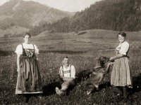 Landgasthof-Almenhof-Oberstdorf-Rubi-Geschichte-altes-Familienild-scaled-e1608210254383