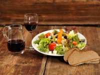 Landgasthof-Almenhof-Oberstdorf-Rubi-Gasthof-Salat-Rotwein