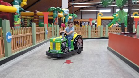 Spaß und Freude auf dem Indoor-Spielplatz