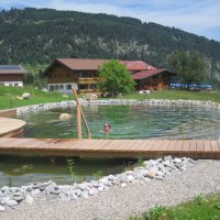 Alpe Dornach Schwimmteich und Ansicht Südseite