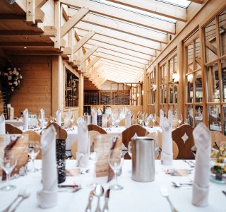 Festlich geschmückte Alpe Dornach