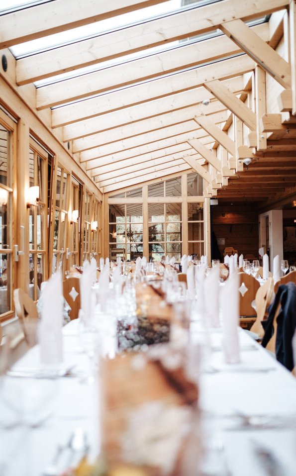 Festlich geschmückte Alpe Dornach