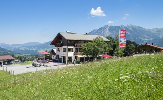 Die Alpe Oberstdorf an der Talstation der Söllereckbahn verfügt über 7 gemütliche Zimmer, die bestens für Familien mit Kindern geeignet sind.