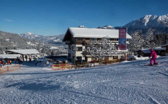 Alp-Paradies für Skifahrer Sie sind Skifahrer und suchen noch eine passende Unterkunft? Die Alpe Oberstdorf liegt mitten im Skigebiet des Familienbergs Söllereck und ist ideal für Skifahrer, die den ganzen Tag auf der Piste unterwegs sind.