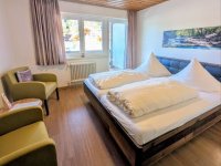Doppelzimmer mit Balkon und Bergsicht