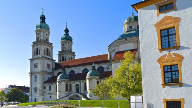 Alpenwolke-appartements-kempten-allgaeu-bild-vom-wahrzeichen-in-kempten-basilika-1-1024x646