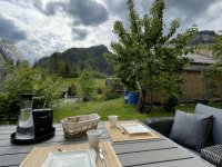 Frühstück mit Bergblick