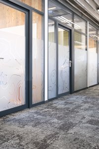 Du möchtest lieber Dein eigenes Büro im Coworking? Hier kannst Du Dir Dein eigenes Büro mieten und Dich trotzdem mit anderen Freelancern vernetzen.