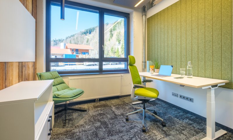 Hier im Einzelbüro im Coworking Space hast Du ausreichend Raum und alle Möglichkeiten, Deiner Kreativität freien Lauf zu lassen.
