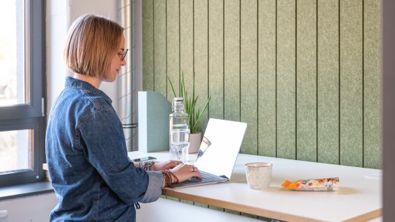 Als Coworker im Alpine Hub profitierst Du von Ruhe zum Arbeiten und Austausch, wenn Du ihn brauchst – ganz ohne Verpflichtung, aber mit viel Potenzial.
