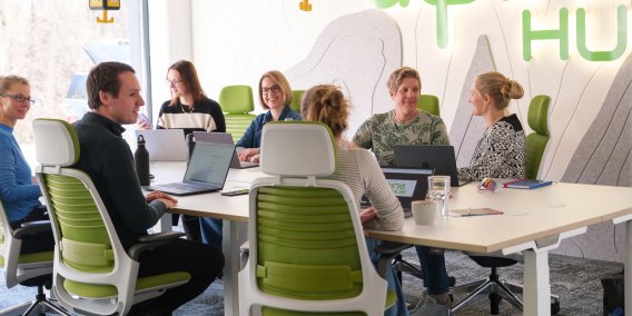 Meetings mit Stil: In unserem modernen Coworking Space wird aus jeder Besprechung ein kreativer Austausch.