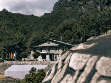 Nepal-Trekking - Everest Region - Monjo Exterior (1)
