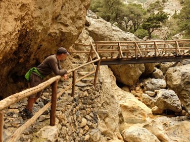 3 mn. Rouvas Schlucht-min