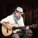 Attila Vural an der 15 Saitigen Gitarre
