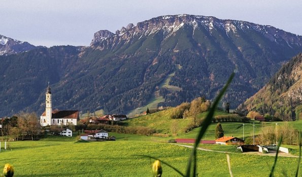 Breitenberg und Kirche von weitem