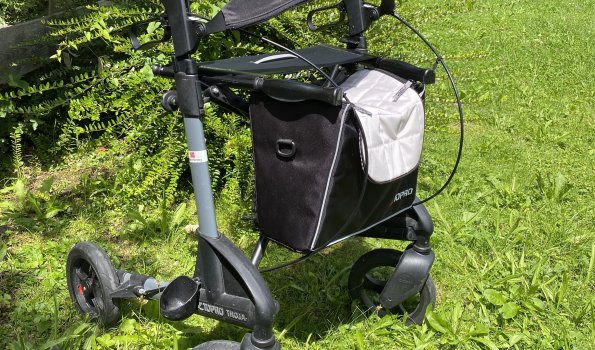 Der Rollator kann auf allen Wanderwegen rings um Oberstdorf eingesetzt werden, dank seiner weichen Vollgummireifen.