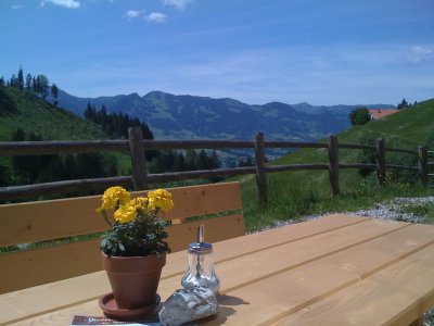 Eine schöne Wanderung oder Mountainbiketour führt von Oberstdorf über Rubi hinauf zur Gaisalpe. Dort kann man prima einkehren und über den Höhenweg Wallraffweg zurück nach Oberstdorf gelangen.